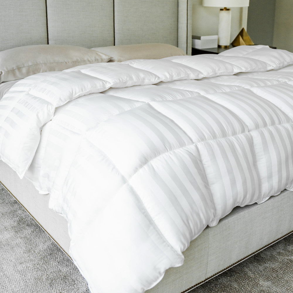 comforter laying flat on a bed~Full/Queen