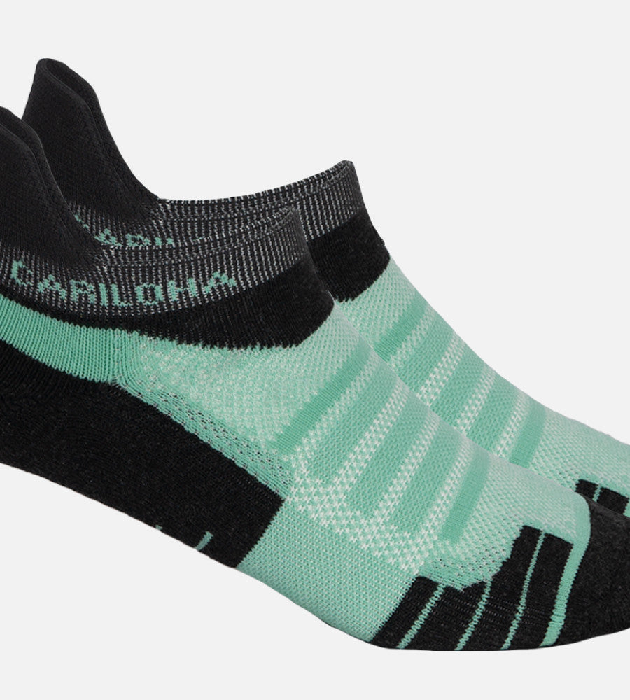 close-up on Carbon Heather/ Mint tab athletic socks
