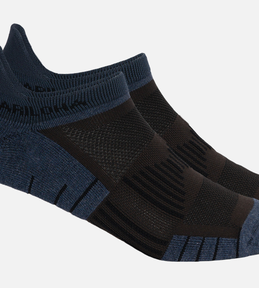 close-up on Navy Heather/ Carbon tab athletic socks