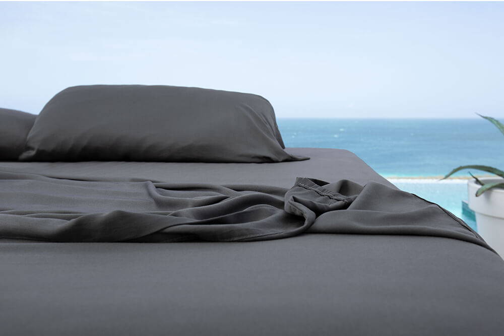 Onyx bamboo bed sheets with cooling animation